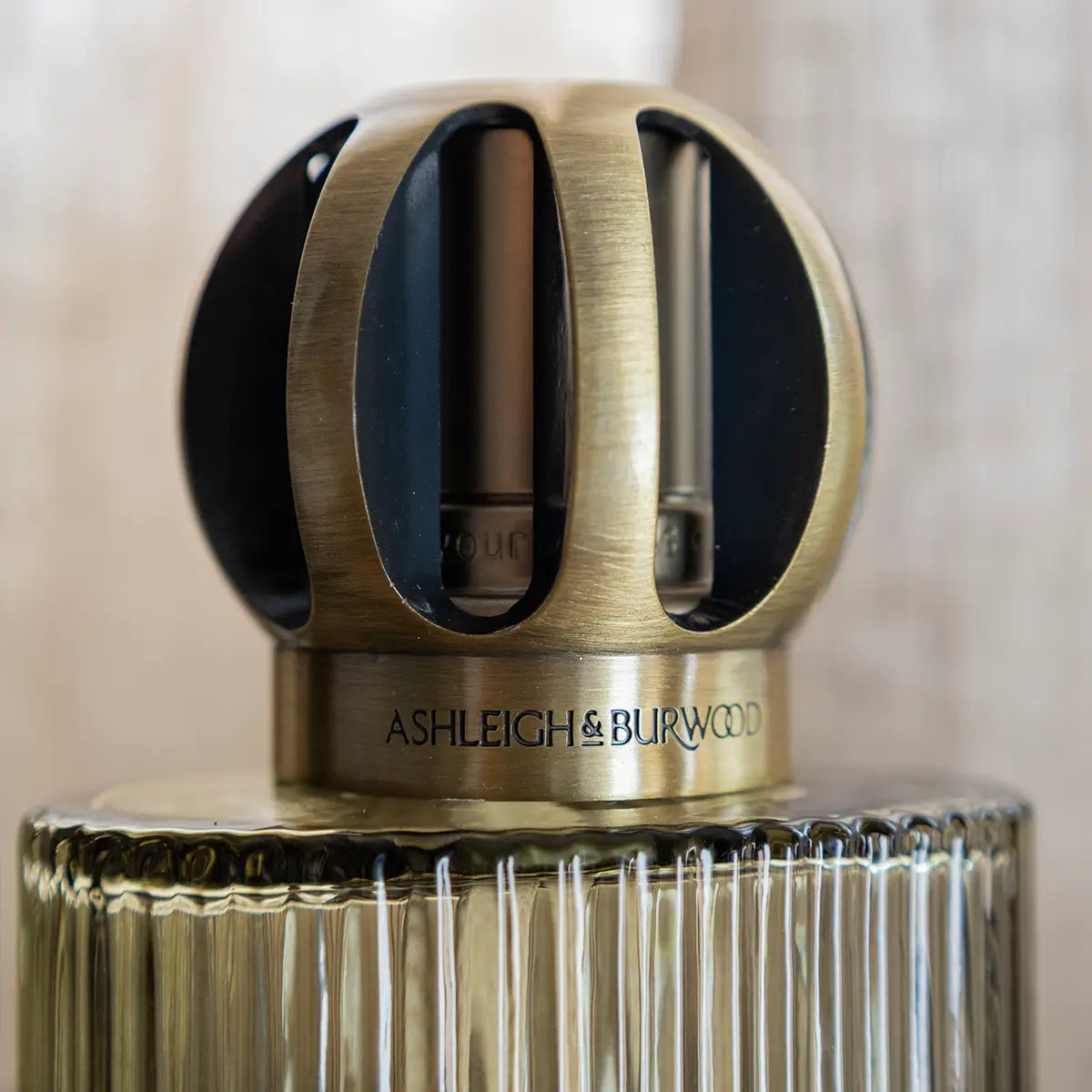 ashleigh-burwood-sage-linear-lampe-parfum-e-verte-verre-stri image 4