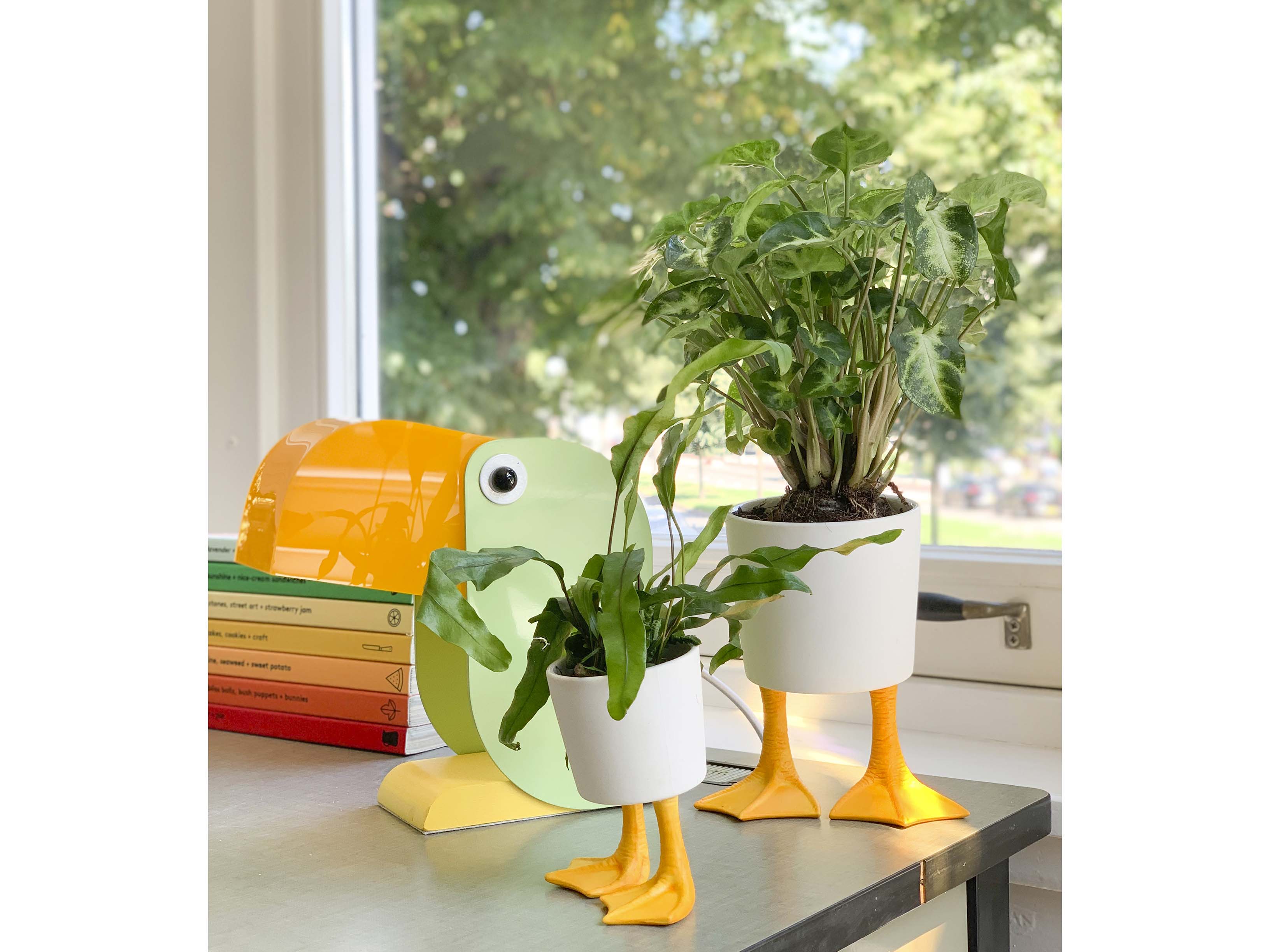 bitten-planters-duck-feet-planter-large-cache-pot-pattes-canard image 2