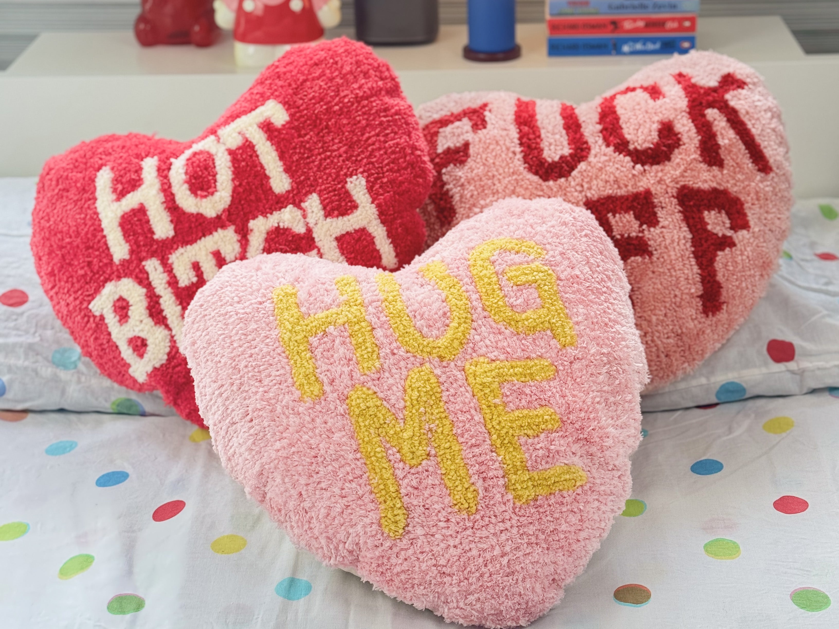 bitten-hug-me-coussin-coeur-45x45-cm-polyester image 2