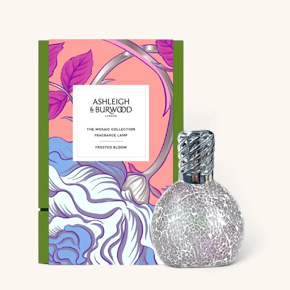 ashleigh-burwood-frosted-bloom-lampe-parfum-e-argent-lilas image 1