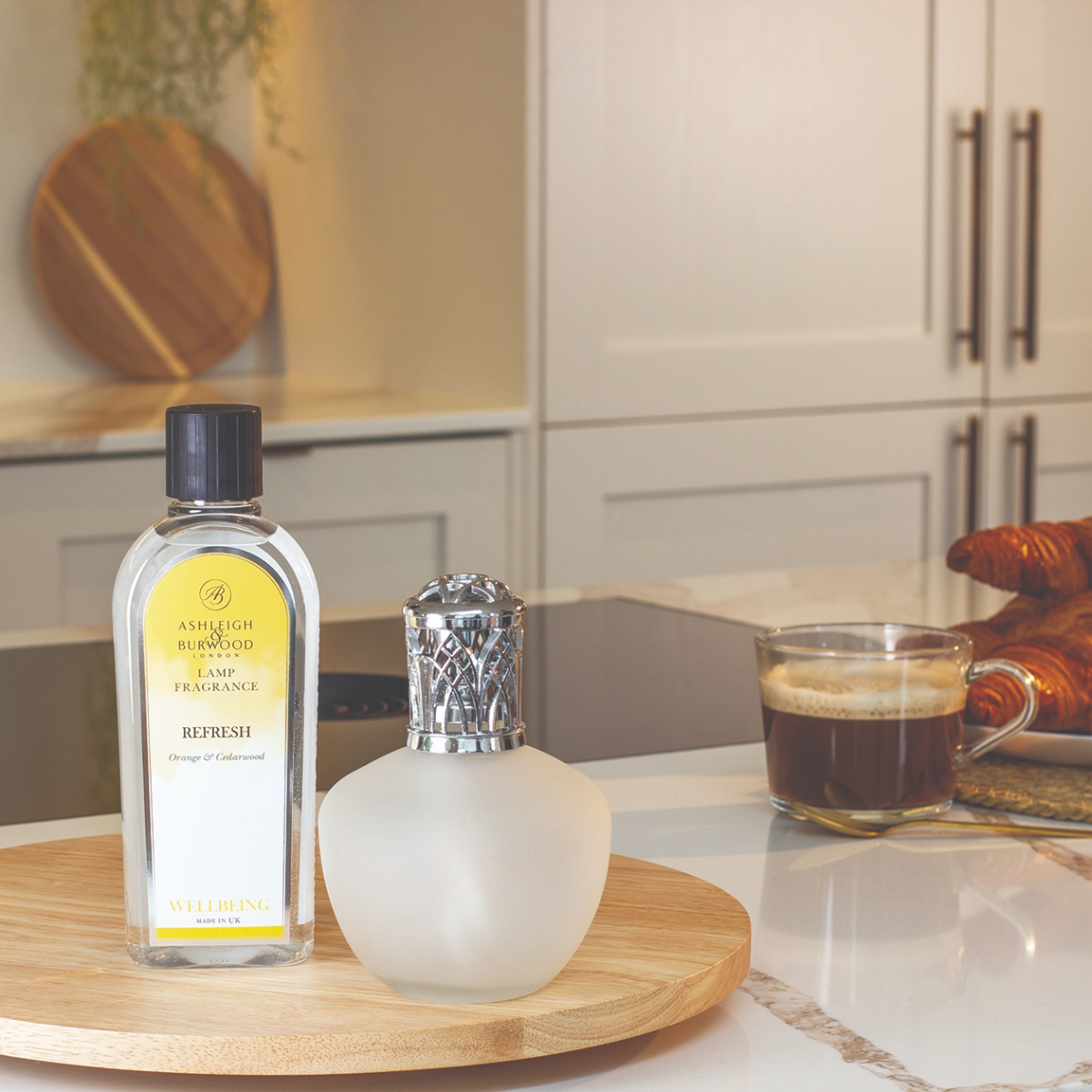 ashleigh-burwood-wellbeing-frosted-lampe-parfum-blanche-givr-e image 3