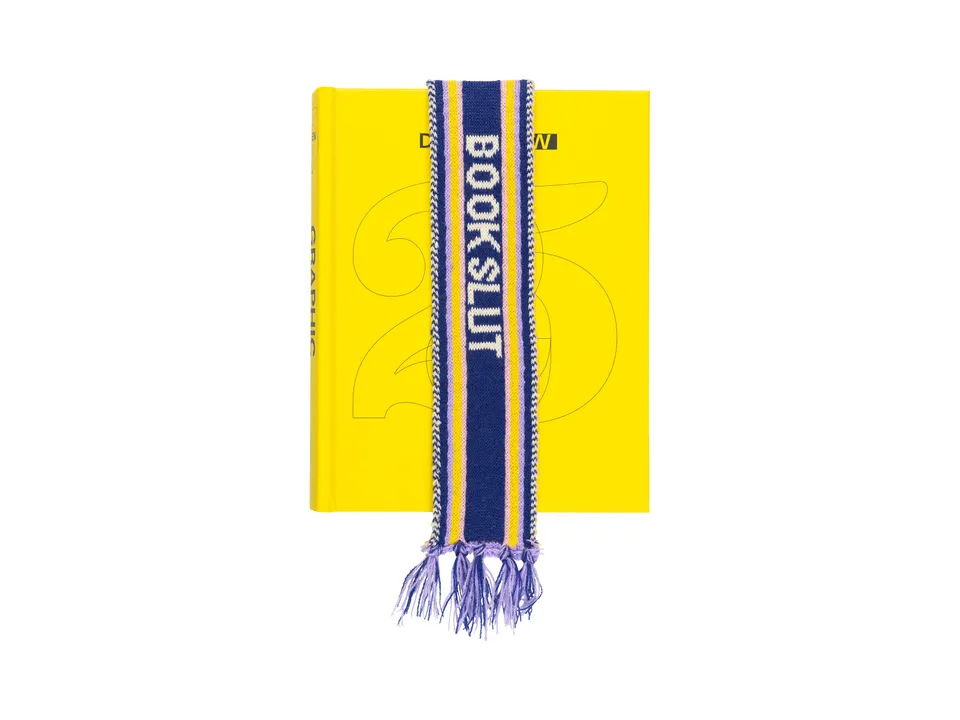 bitten-stationary-bookscarf-book-slut-marque-page-charpe image 1