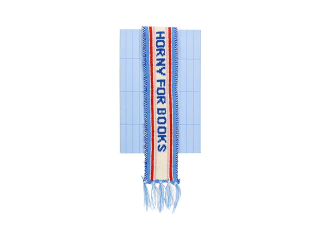 bitten-bookscarf-marque-page-charpe-horny-for-books image 1