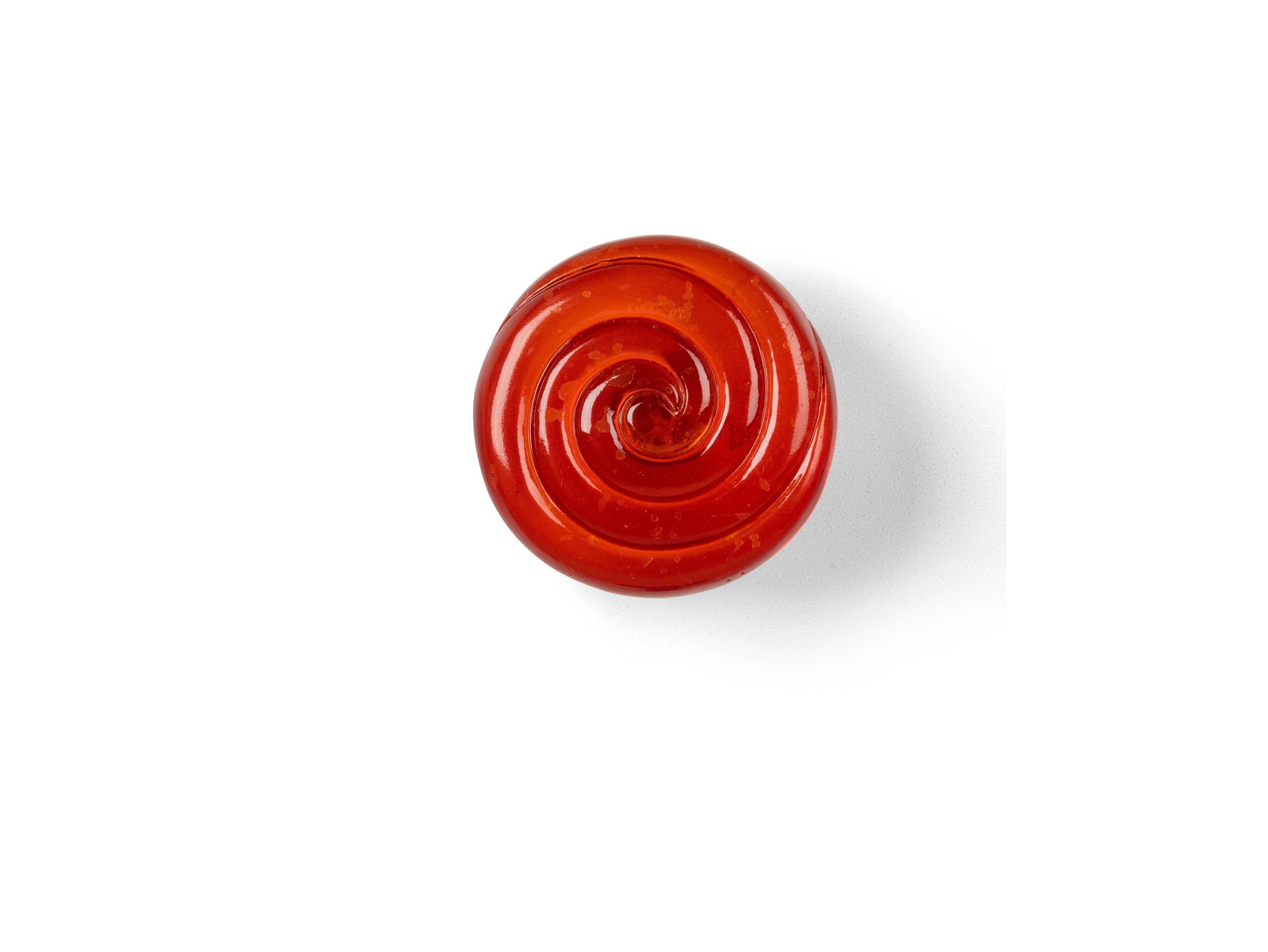 bitten-home-candy-spiral-crochet-mural-rouge-bonbon image 1
