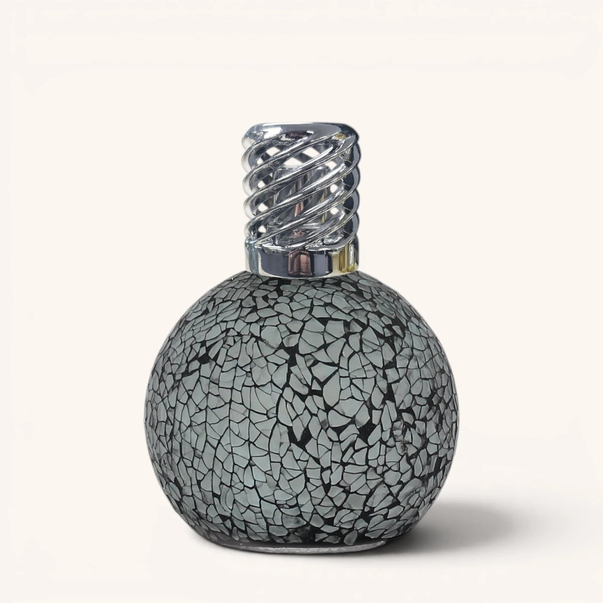 ashleigh-burwood-smoked-dusk-lampe-parfum-e-grise-argent image 2