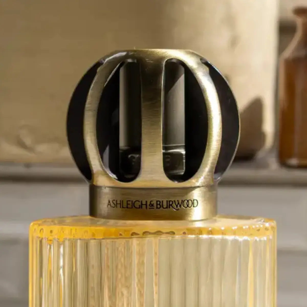 ashleigh-burwood-linear-champagne-lampe-parfum-verre-cannel image 4