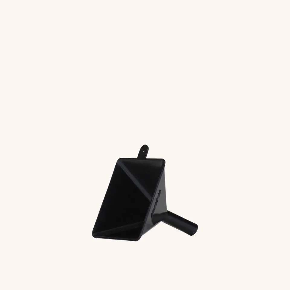 ashleigh-burwood-black-funnel-entonnoir-lampe-noir-recharge image 1