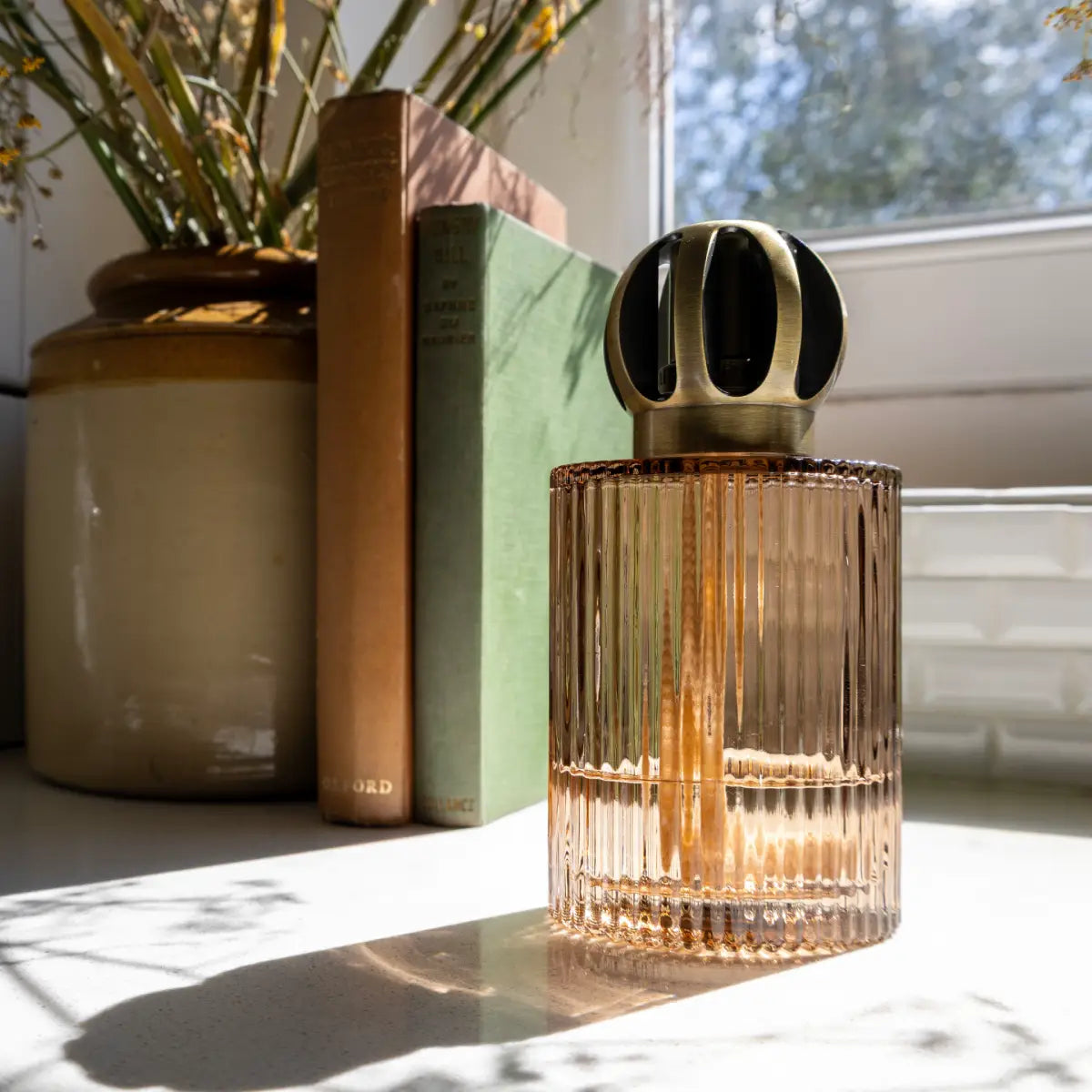 ashleigh-burwood-linear-truffle-coffret-lampe-dark-orchid image 2