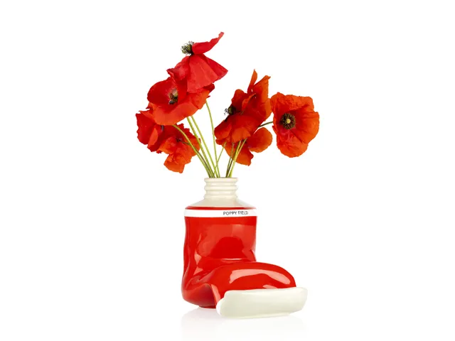 bitten-paint-tube-large-vase-tube-peinture-rouge-c-ramique image 1