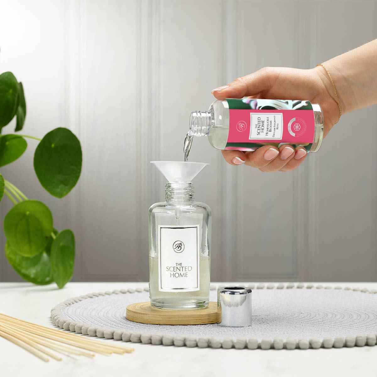 ashleigh-burwood-honeysuckle-blooms-recharge-diffuseur-150ml image 2
