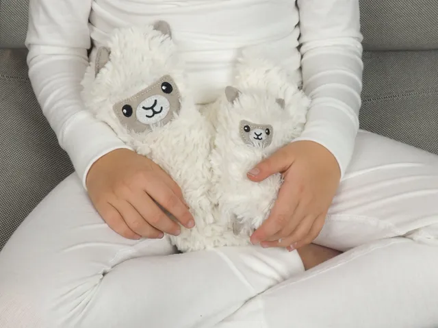 bitten-huggables-fluffy-llama-peluche-chauffante-lavande image 1