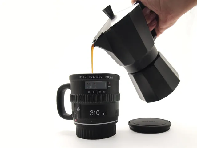 bitten-into-focus-mug-objectif-photo-310-ml-avec-couvercle image 1