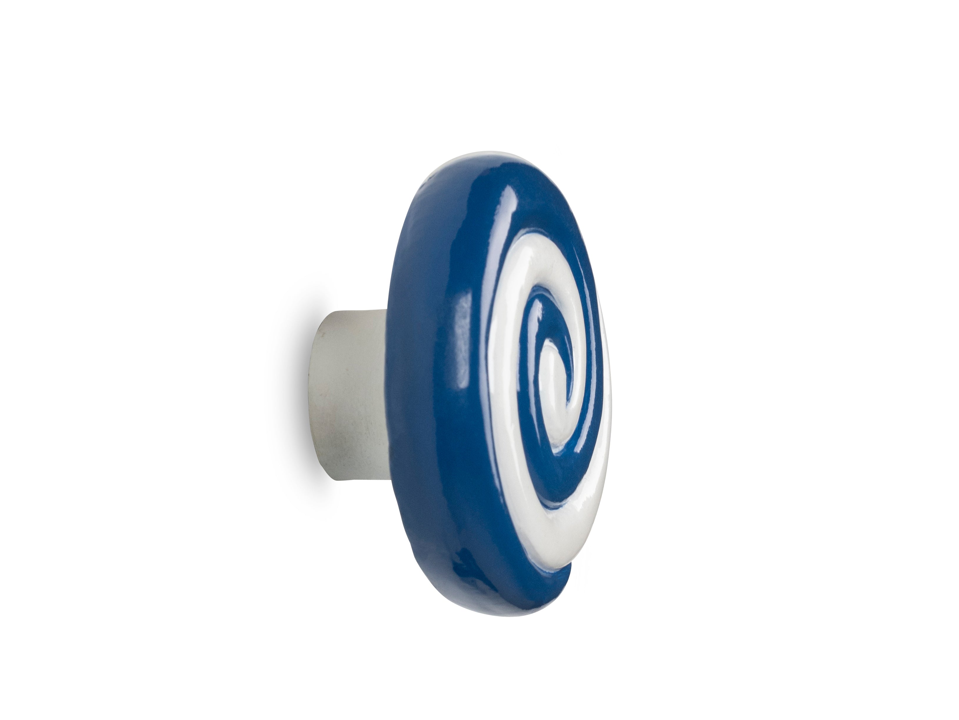 bitten-home-candy-swirl-crochet-mural-bonbon-bleu image 1