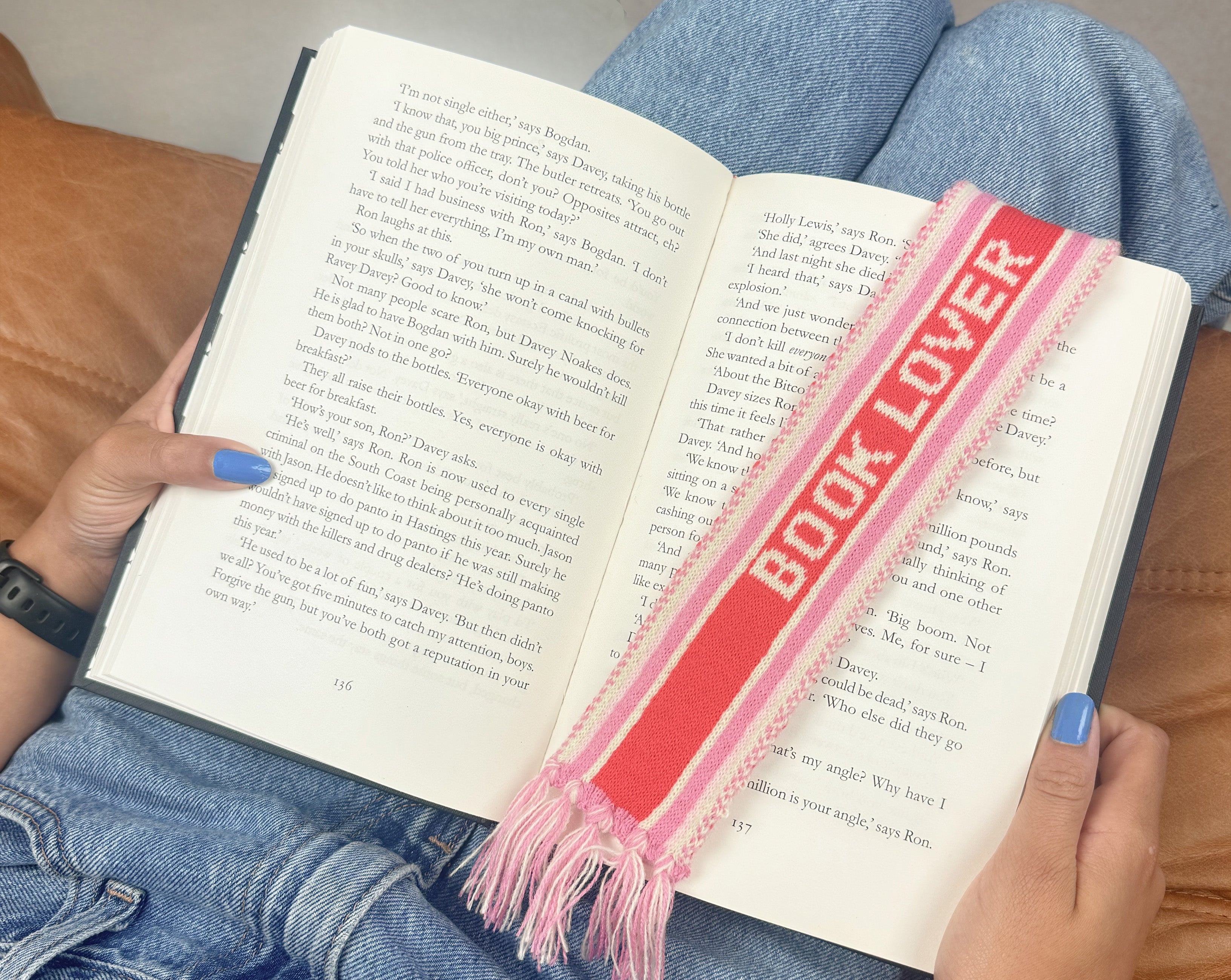 bitten-bookscarf-book-lover-marque-page-charpe-40-cm image 2