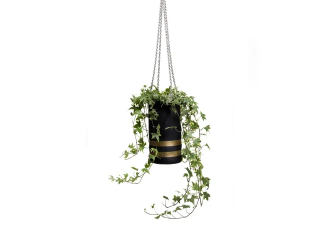 bitten-punch-bag-planter-cache-pot-sac-de-frappe image 1