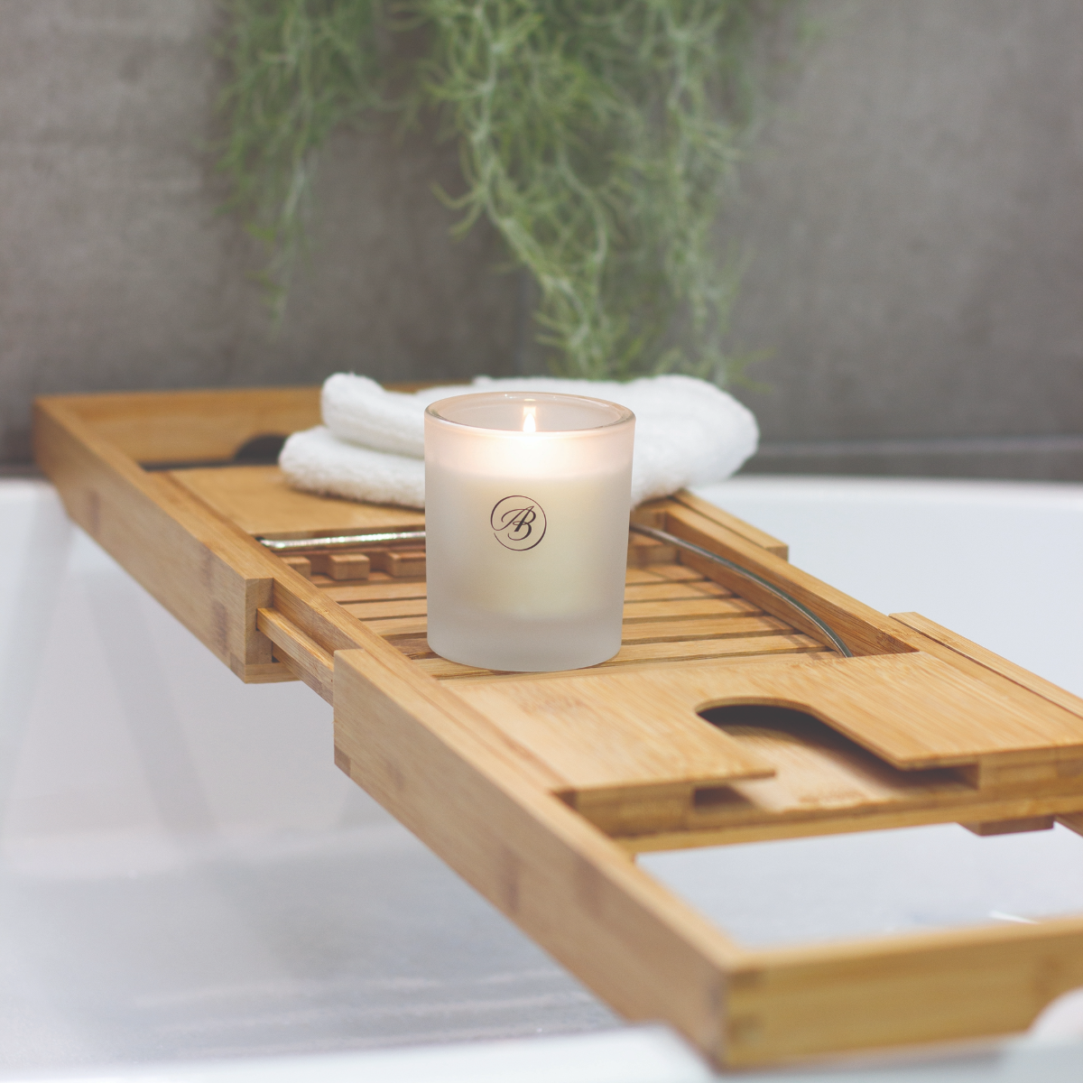 ashleigh-burwood-breathe-bougie-parfum-e-eucalyptus-140g image 2