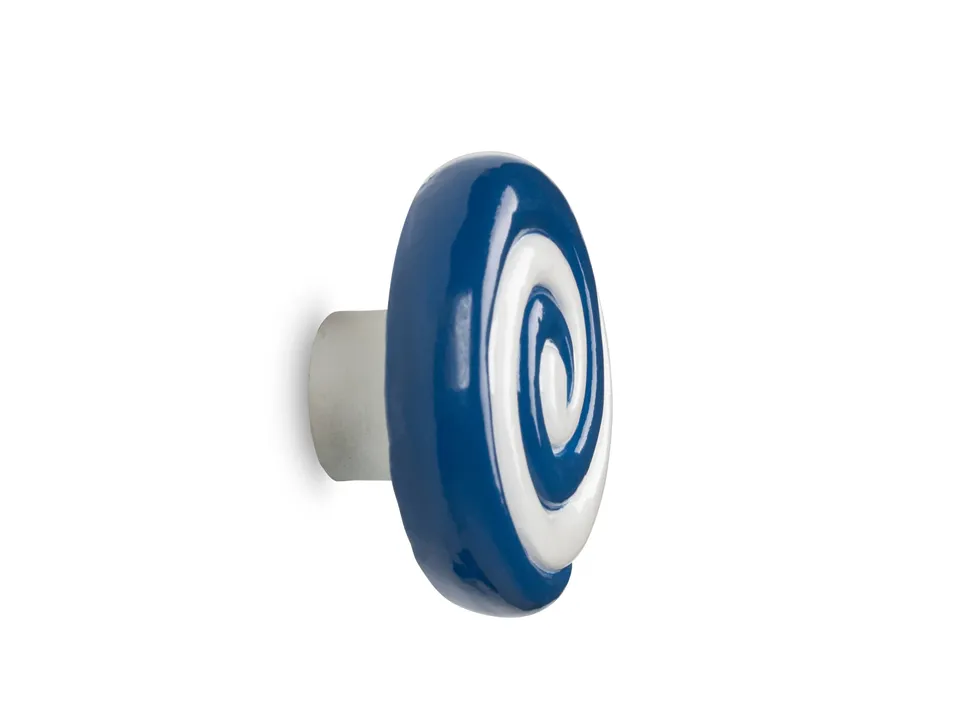 bitten-home-candy-swirl-crochet-mural-bonbon-bleu image 1