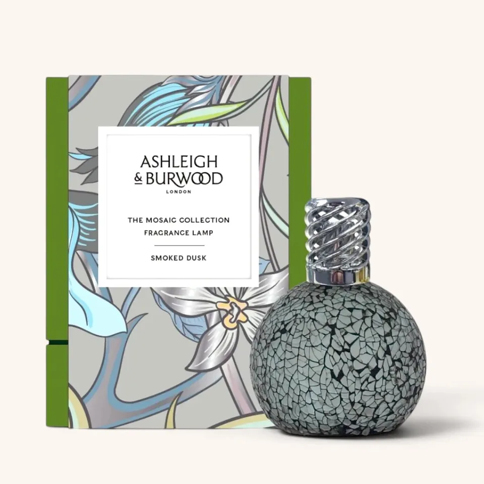 ashleigh-burwood-smoked-dusk-lampe-parfum-e-grise-argent image 1