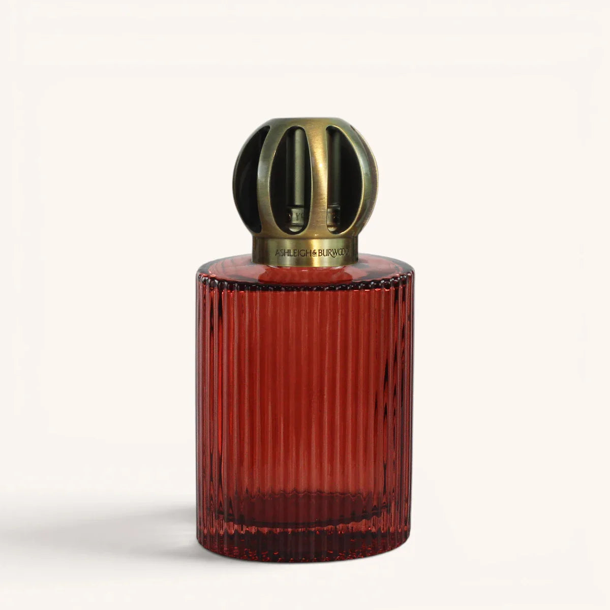 ashleigh-burwood-morello-linear-lampe-parfum-e-rouge-cerise image 2