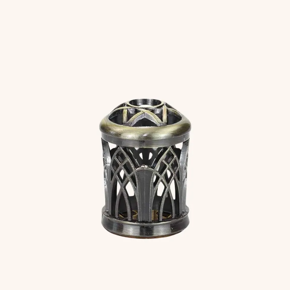 ashleigh-burwood-arthur-antique-gold-couronne-lampe-parfum-e image 1