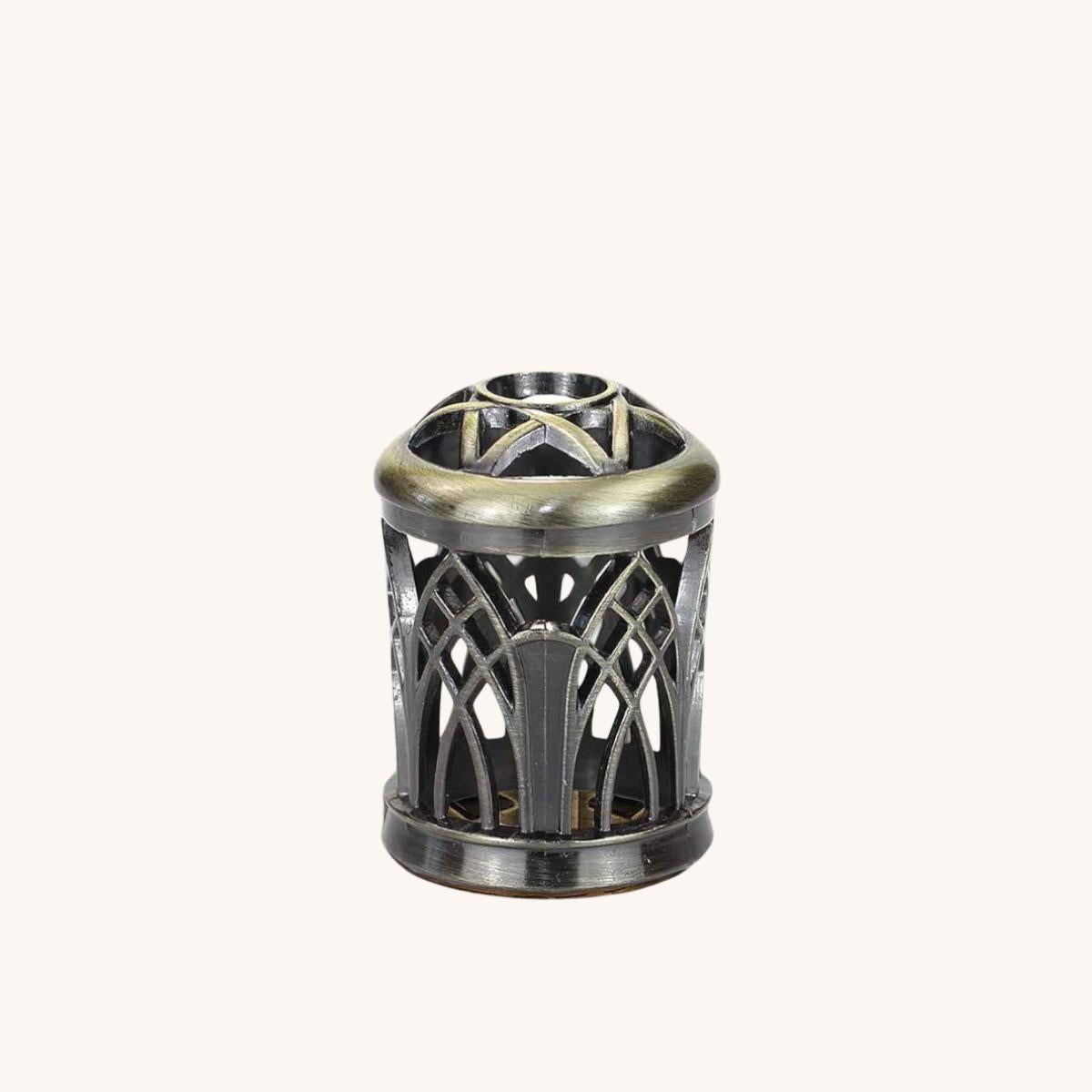 ashleigh-burwood-arthur-antique-gold-couronne-lampe-parfum-e image 1