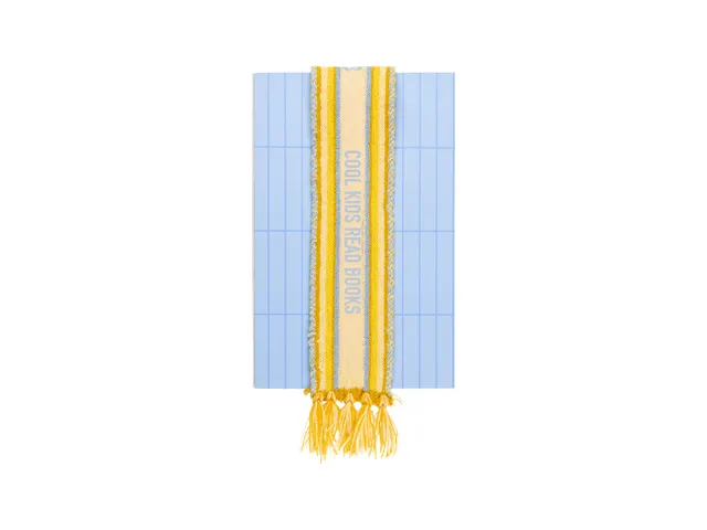 bitten-bookscarf-cool-kids-read-books-marque-page-charpe image 1