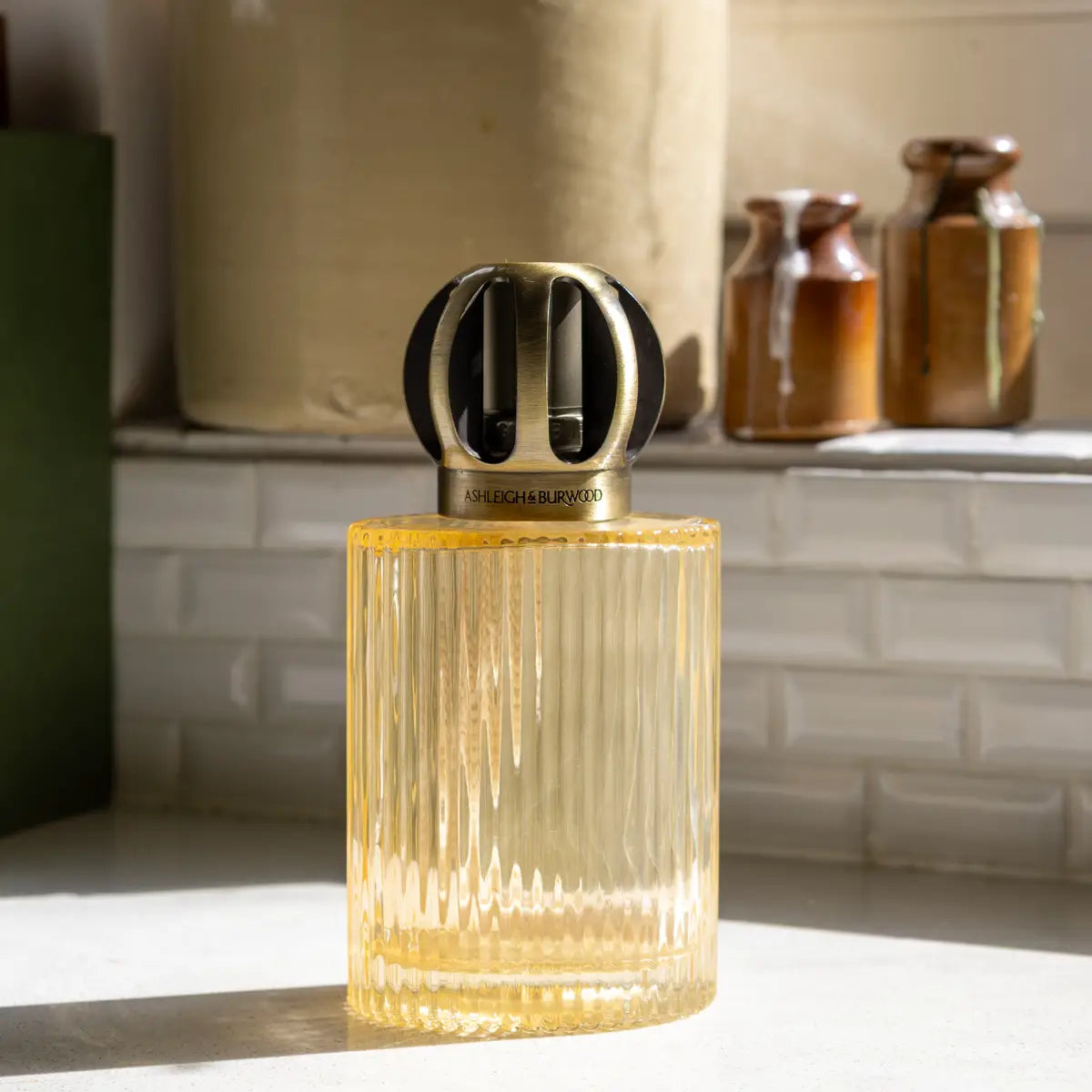 ashleigh-burwood-linear-champagne-lampe-parfum-verre-cannel image 3