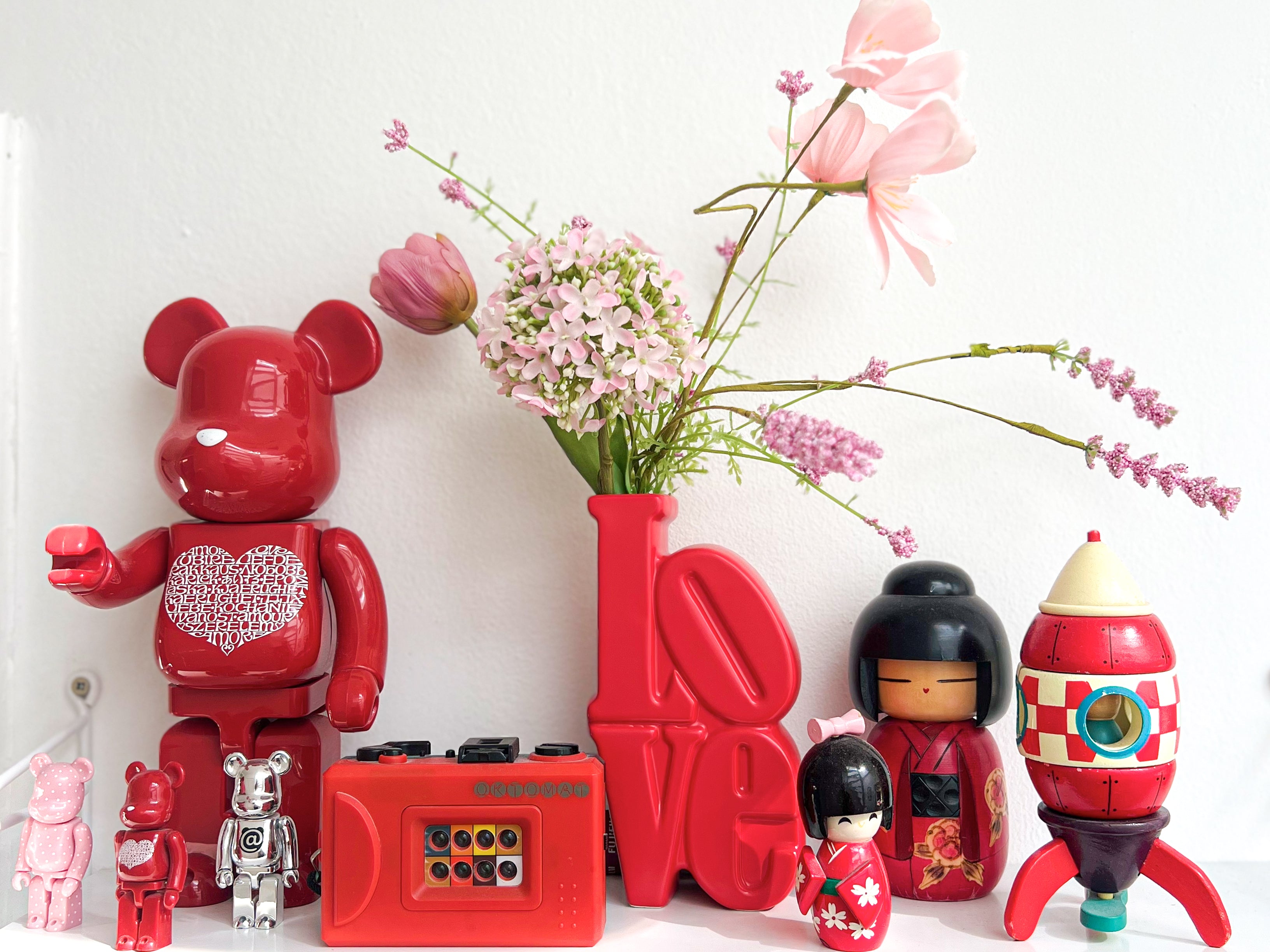 bitten-planters-love-vase-red-vase-rouge image 2