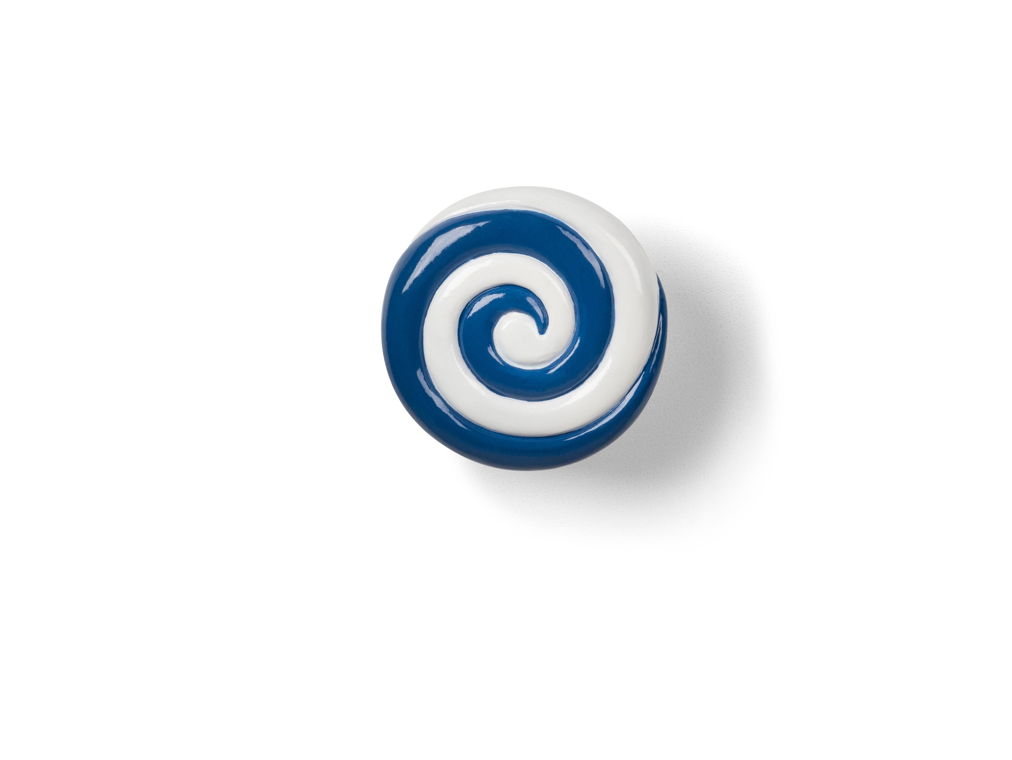 bitten-home-candy-swirl-crochet-mural-bonbon-bleu image 2