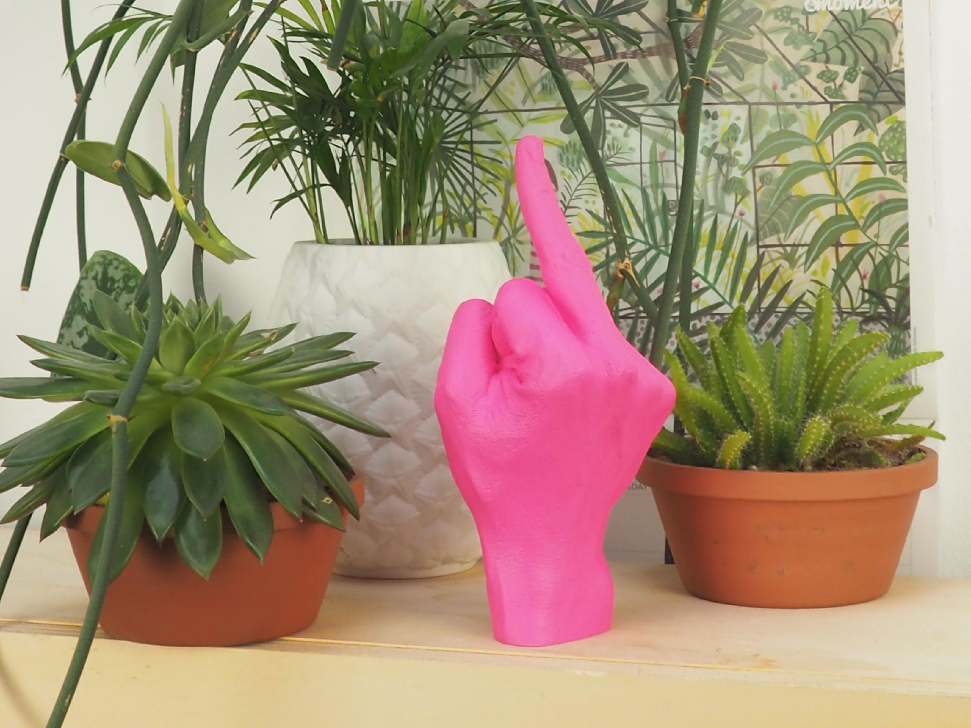 bitten-the-finger-sculpture-doigt-statue-rose-20-cm image 2