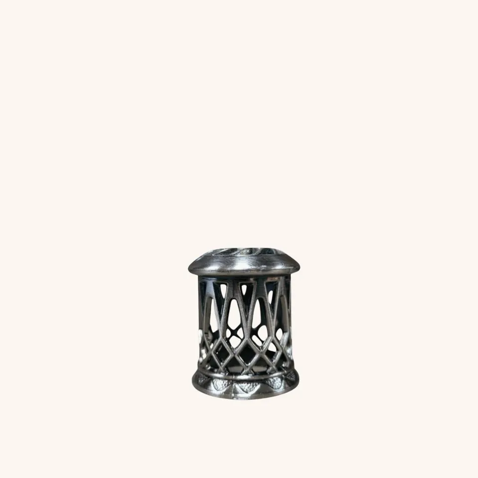 ashleigh-burwood-victoria-couronne-lampe-argent-antique-small image 1