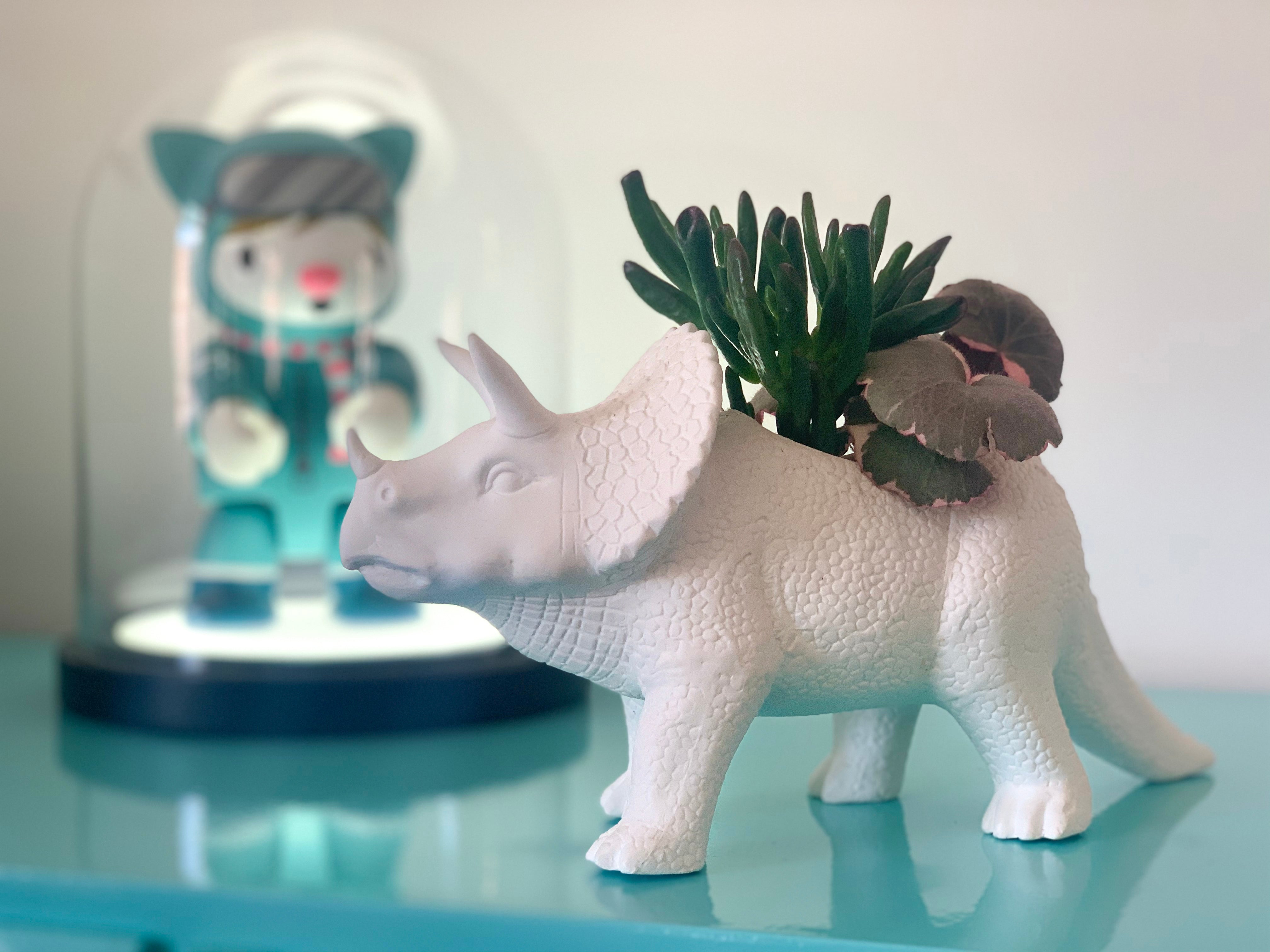 bitten-tricerapot-cache-pot-dinosaure-blanc-31-cm image 2