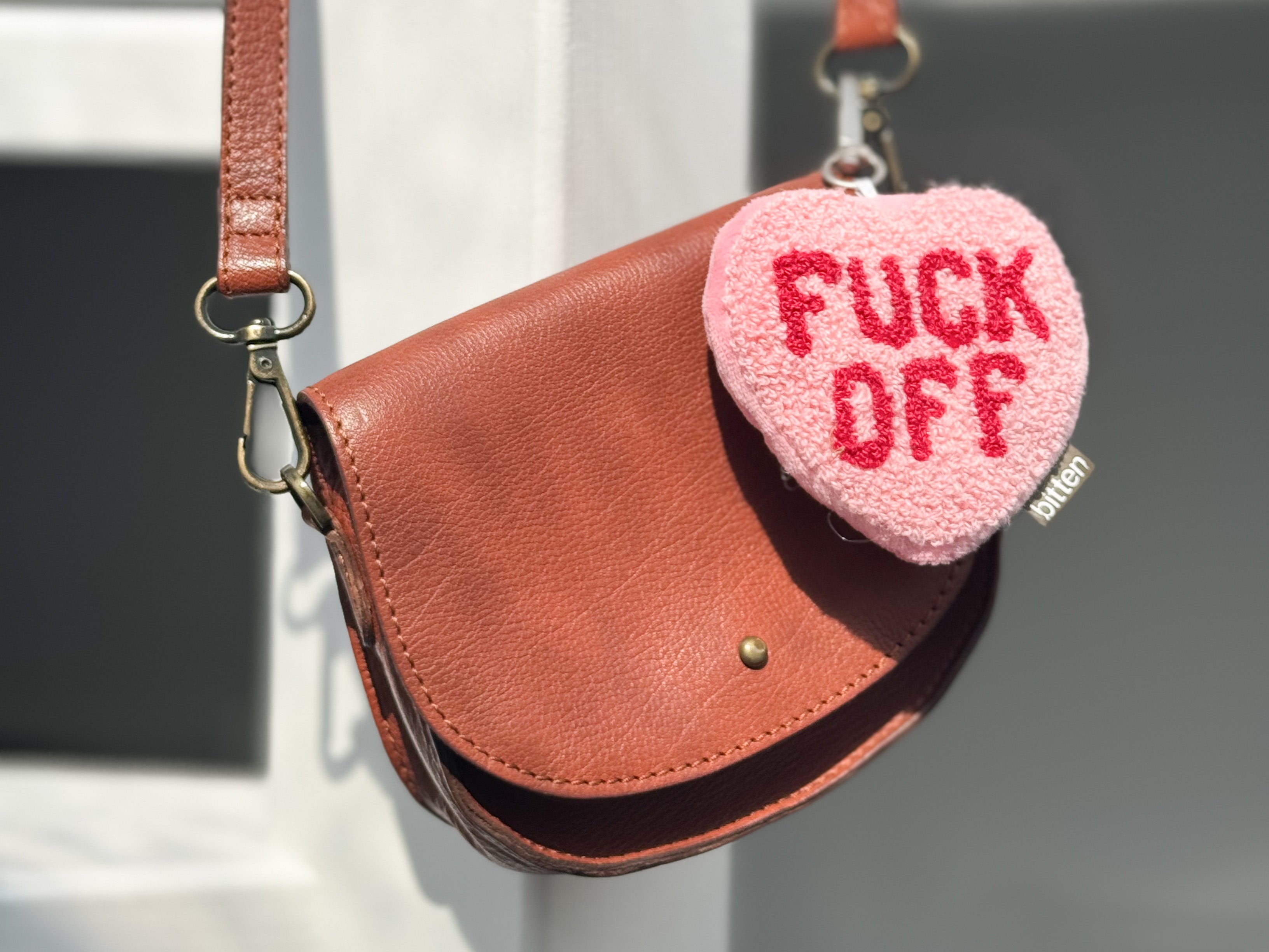 bitten-keyfriends-keyfriend-fuck-off-porte-cl-s-c-ur image 2