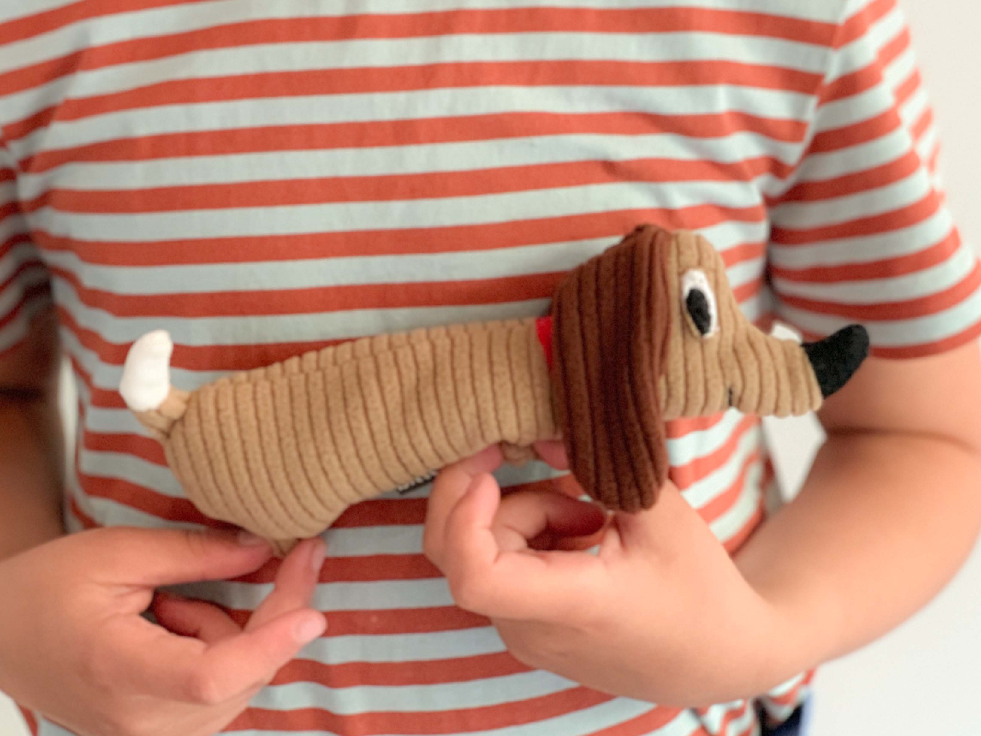 bitten-pocket-pal-chien-saucisse-bouillotte-peluche-lavande image 4