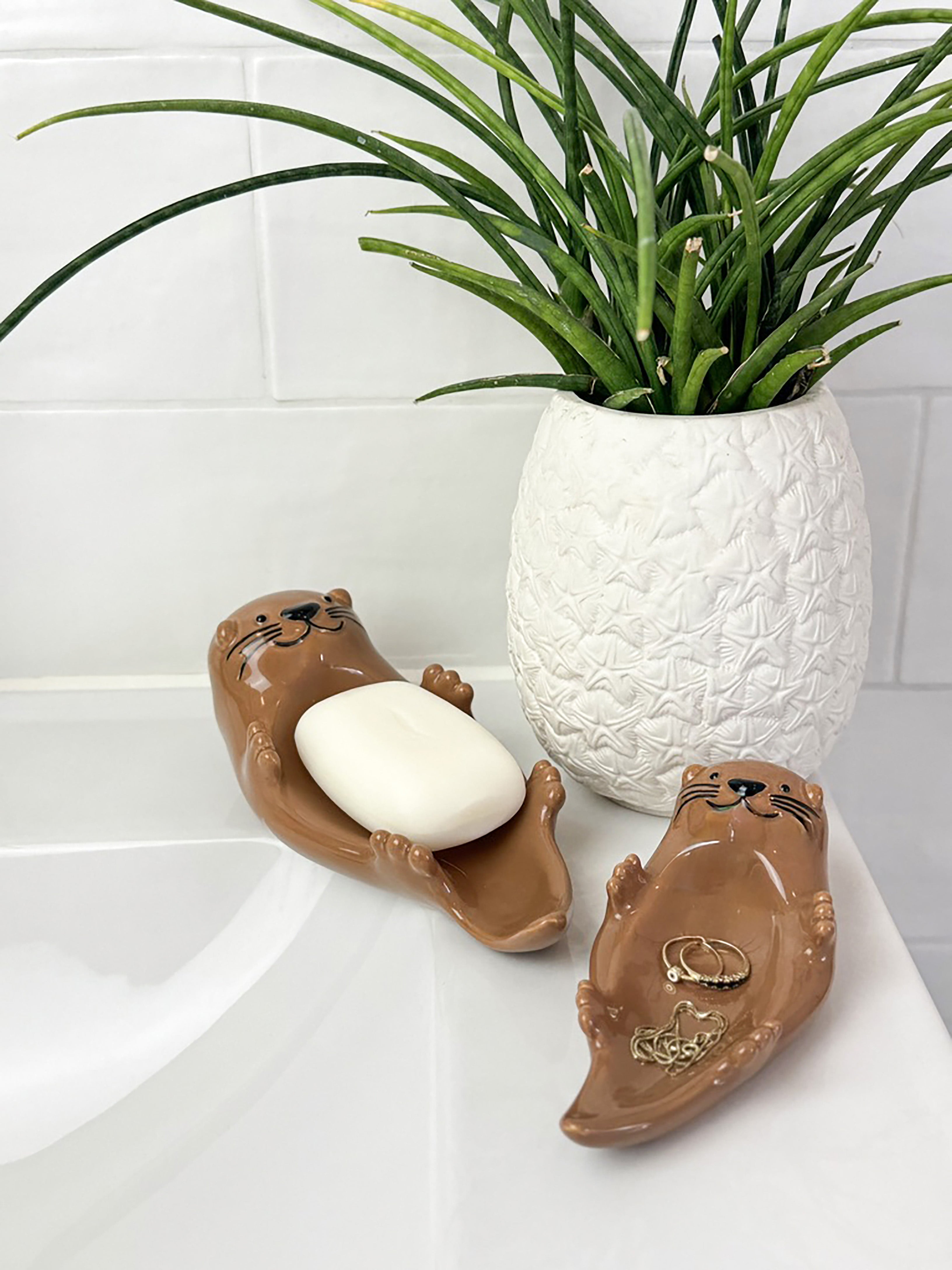 bitten-baby-otter-porte-savon-vide-poche-loutre-c-ramique image 2
