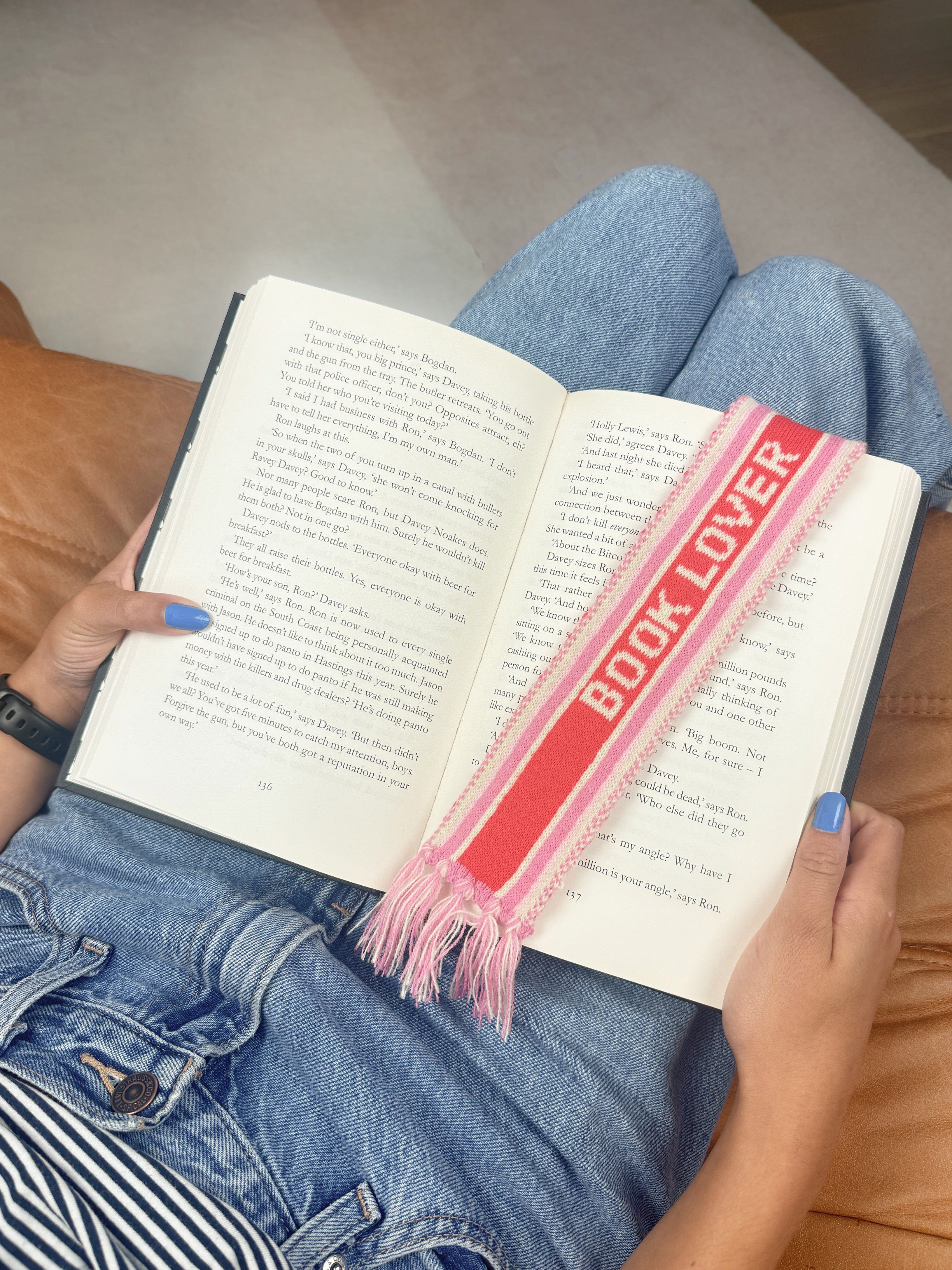 bitten-bookscarf-book-lover-marque-page-charpe-40-cm image 5