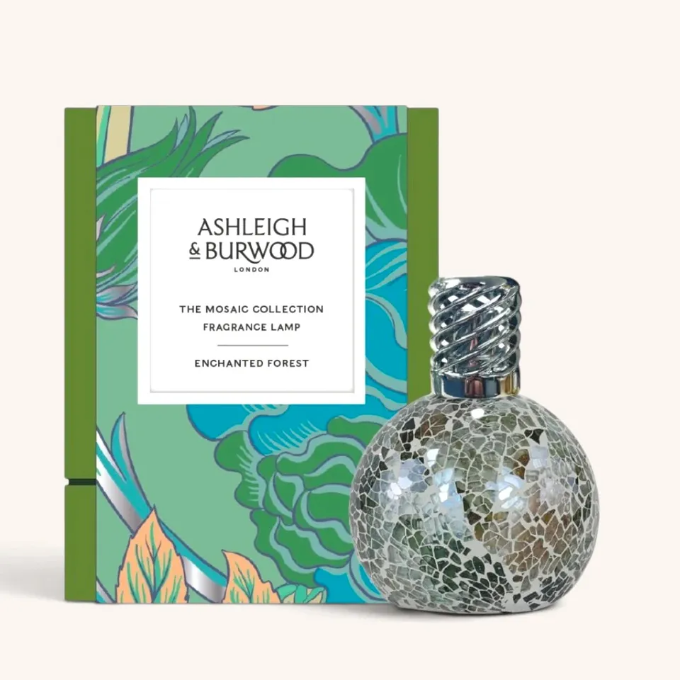 ashleigh-burwood-enchanted-forest-lampe-parfum-e-mosa-que image 1